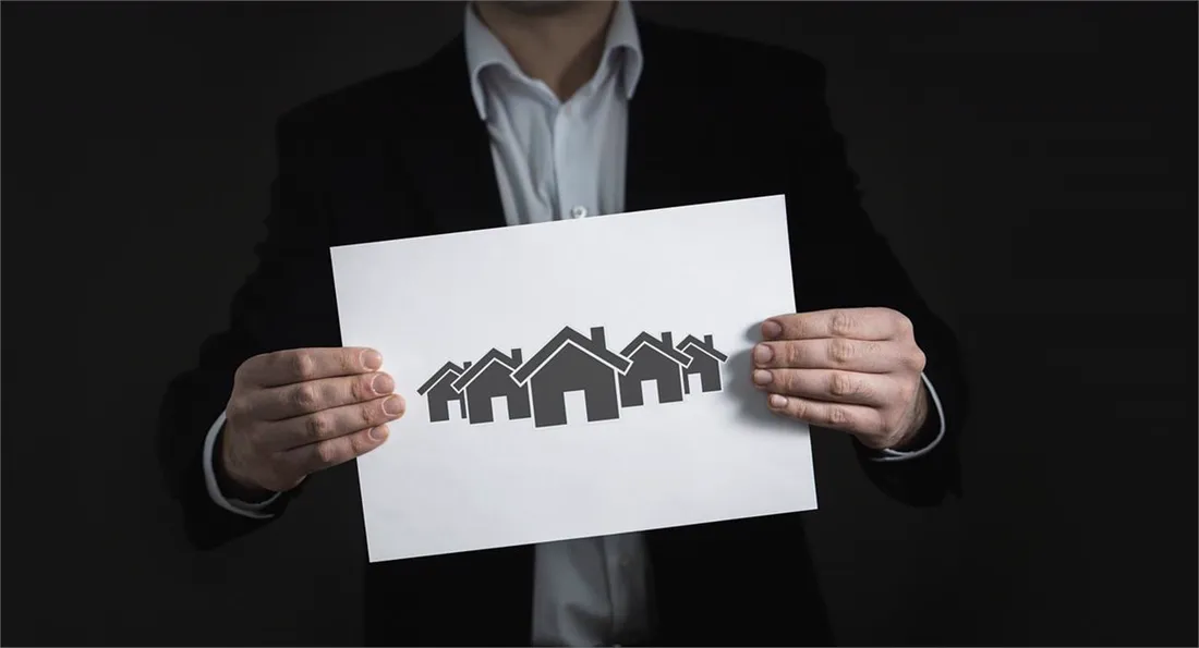 Investimenti immobiliari in tempi di transizione: Prezzi in calo e sfide della sostenibilità