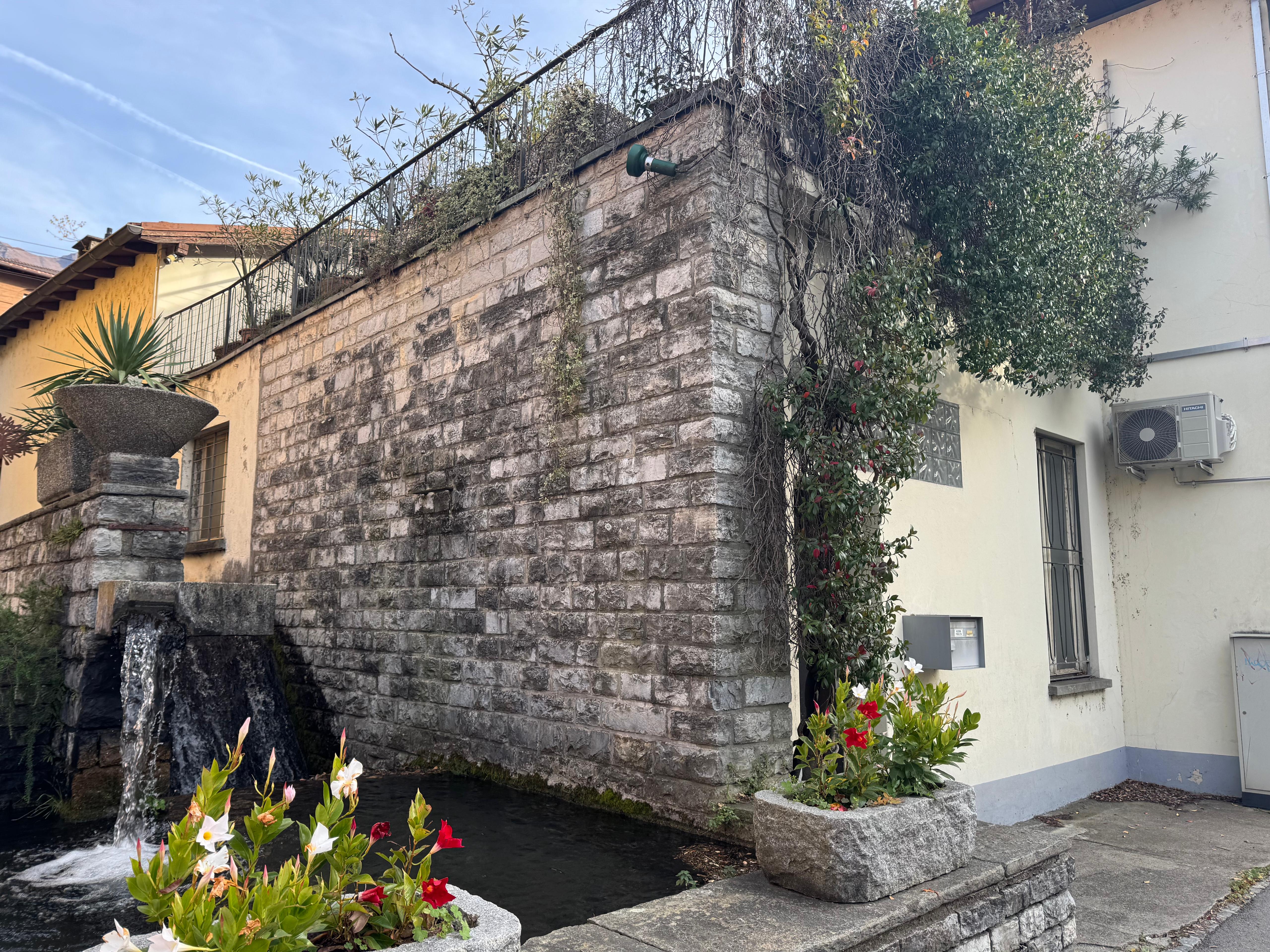 Palazzo a reddito a Maroggia