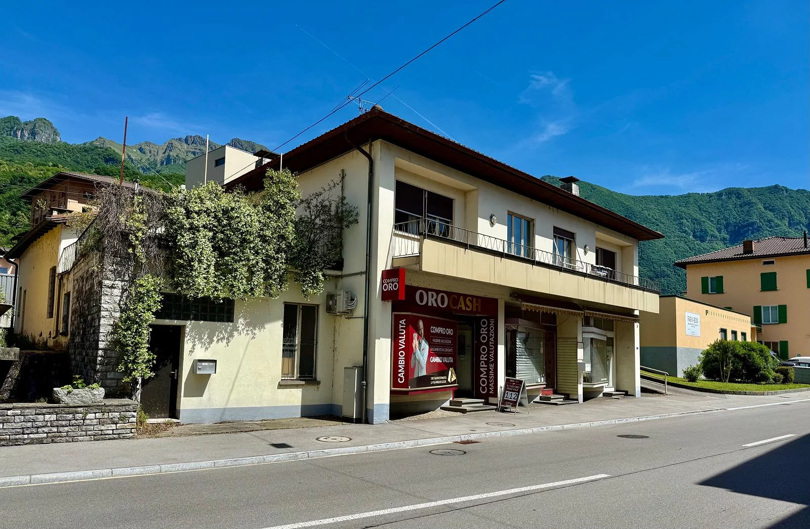 Palazzo a reddito a Maroggia